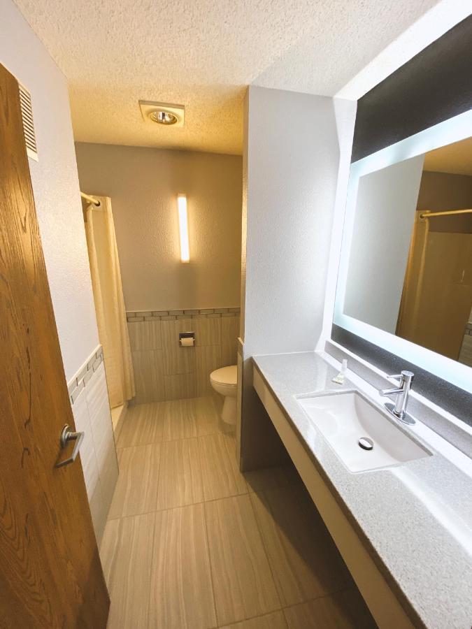 Coratel Inn & Suites By Jasper Hastings Eksteriør billede