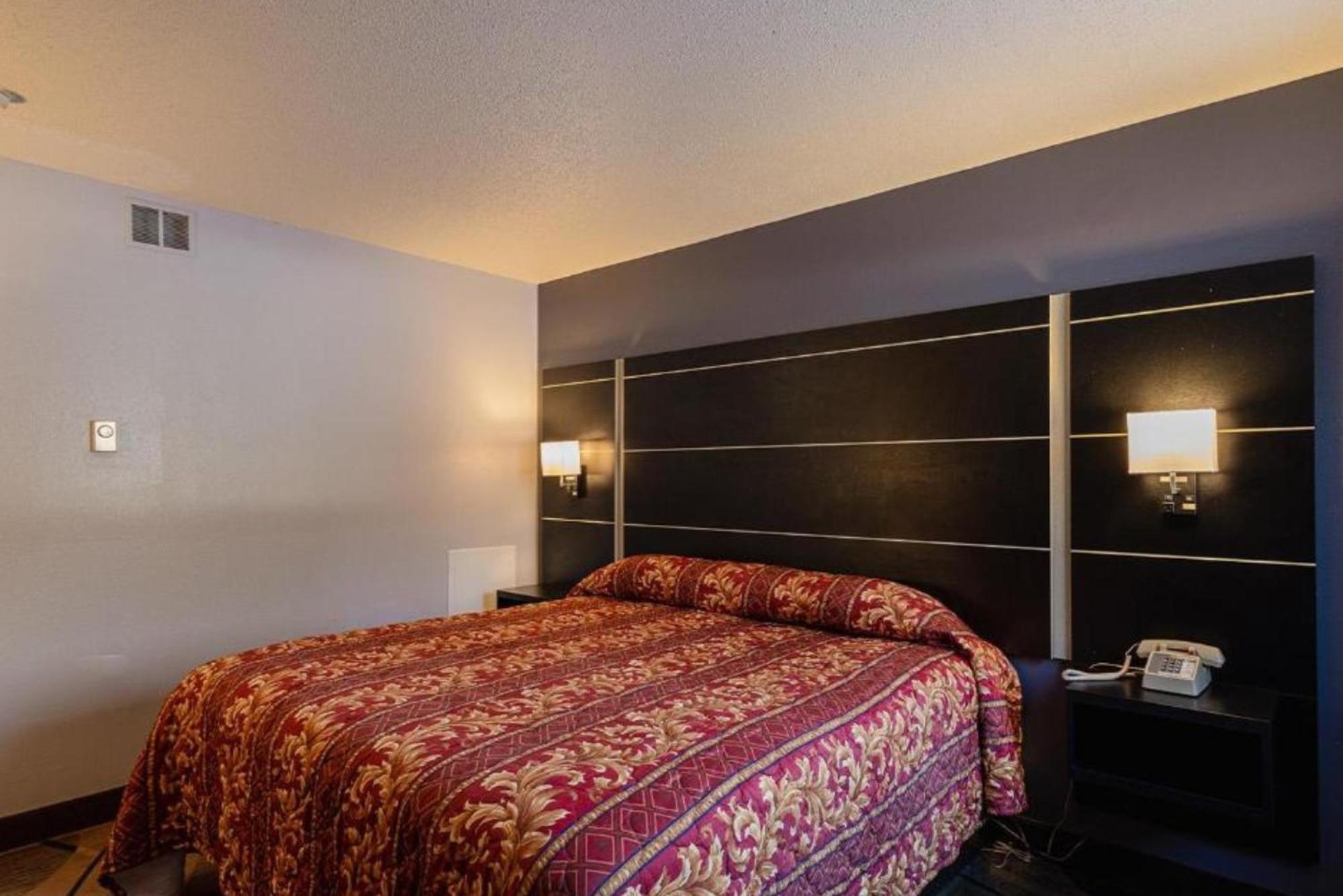 Coratel Inn & Suites By Jasper Hastings Eksteriør billede